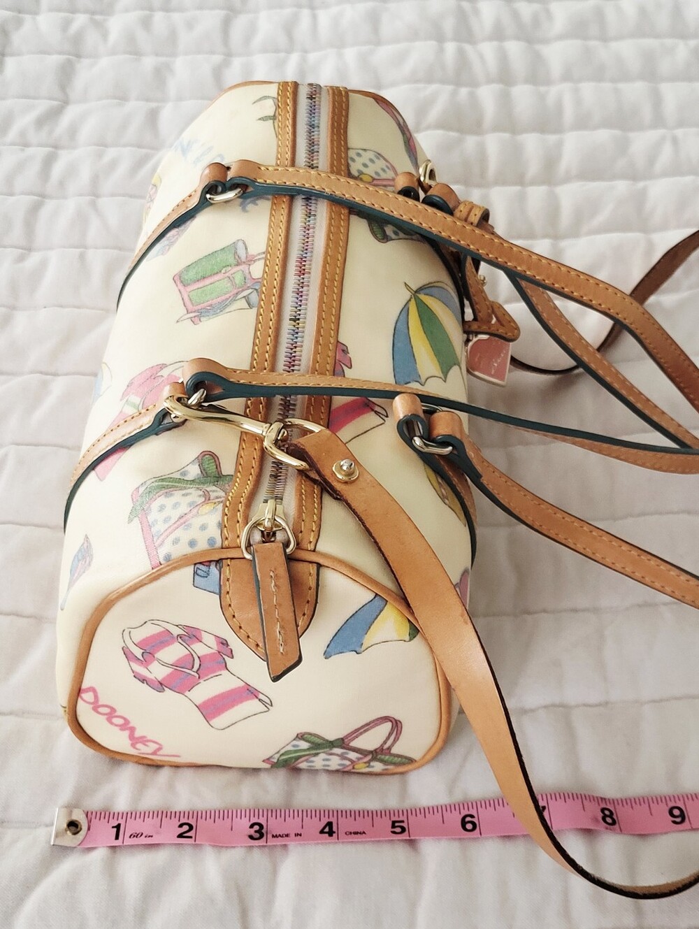 Dooney & Bourke Cream Barrel Crossbody with Multicolor Beach Print Rainbow Zip - Picture 7 of 16